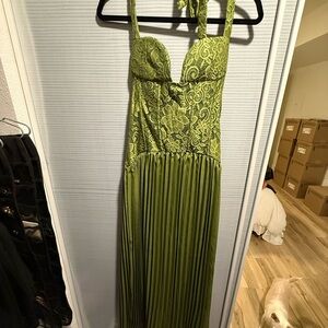 Elegant Green Lace Maxi Dress